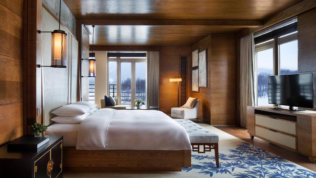 Hyatt Regency guest room